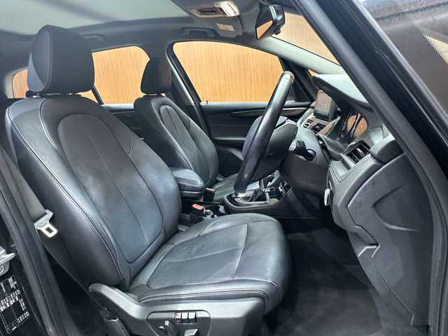 ＢＭＷ ２１８ｄ グランツアラー ラグジュアリー 千葉県 2018(平30)年 5.6万km サファイアブラックP 後期型　/パノラマＳＲ　/黒革シート　/純正ナビ　/バックカメラ　/衝突軽減ブレーキ　/パワーシート　/シートヒーター　/コンフォートアクセス　/パワーバックドア　/ＬＥＤヘッドライト　/ＥＴＣ