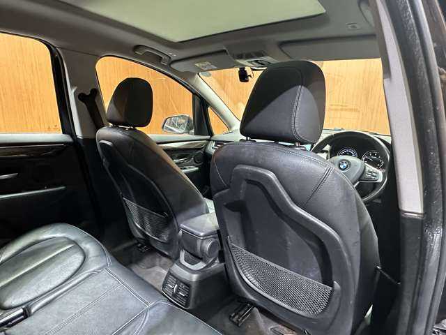 ＢＭＷ ２１８ｄ グランツアラー ラグジュアリー 千葉県 2018(平30)年 5.6万km サファイアブラックP 後期型　/パノラマＳＲ　/黒革シート　/純正ナビ　/バックカメラ　/衝突軽減ブレーキ　/パワーシート　/シートヒーター　/コンフォートアクセス　/パワーバックドア　/ＬＥＤヘッドライト　/ＥＴＣ