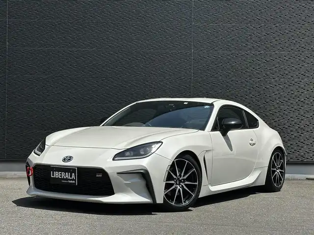 トヨタ ＧＲ８６ SZ 大分県 2022(令4)年 5.4万km クリスタルホワイトパール 当店買取車両/6MT/ワンオーナー/取扱説明書/保証書/スペアキー1本/クルーズコントロール/社外メモリーナビ（AVIC-CQ912DC）/ストリーミングビデオ/地デジ/Bluetooth/バックカメラ/オートライト/純正17インチAW/純正フロアマット/全方位ドライブレコーダー（ZDR-037）/ETC