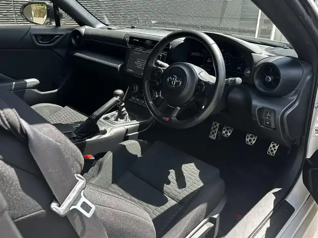 トヨタ ＧＲ８６ SZ 大分県 2022(令4)年 5.4万km クリスタルホワイトパール 当店買取車両/6MT/ワンオーナー/取扱説明書/保証書/スペアキー1本/クルーズコントロール/社外メモリーナビ（AVIC-CQ912DC）/ストリーミングビデオ/地デジ/Bluetooth/バックカメラ/オートライト/純正17インチAW/純正フロアマット/全方位ドライブレコーダー（ZDR-037）/ETC