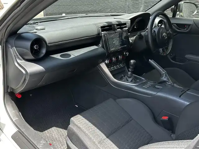 トヨタ ＧＲ８６ SZ 大分県 2022(令4)年 5.4万km クリスタルホワイトパール 当店買取車両/6MT/ワンオーナー/取扱説明書/保証書/スペアキー1本/クルーズコントロール/社外メモリーナビ（AVIC-CQ912DC）/ストリーミングビデオ/地デジ/Bluetooth/バックカメラ/オートライト/純正17インチAW/純正フロアマット/全方位ドライブレコーダー（ZDR-037）/ETC