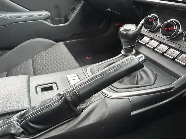 トヨタ ＧＲ８６ SZ 埼玉県 2022(令4)年 5.4万km クリスタルホワイトパール ワンオーナー/6MT/CUSCO車高調/パイオニア9インチメモリーナビ/フルセグTV/Bluetooth/CD/DVD/（AVIC-CQ912DC)/バックカメラ/クルーズコントロール/LEDヘッドライト/純正17インチAW/スペアキー1本/純正フロアマット/全方位ドライブレコーダー/（ZDR-037）/ETC/取扱説明書/新車時保証書