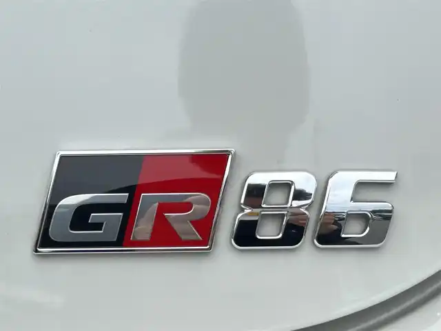 トヨタ ＧＲ８６ SZ 埼玉県 2022(令4)年 5.4万km クリスタルホワイトパール ワンオーナー/6MT/CUSCO車高調/パイオニア9インチメモリーナビ/フルセグTV/Bluetooth/CD/DVD/（AVIC-CQ912DC)/バックカメラ/クルーズコントロール/LEDヘッドライト/純正17インチAW/スペアキー1本/純正フロアマット/全方位ドライブレコーダー/（ZDR-037）/ETC/取扱説明書/新車時保証書