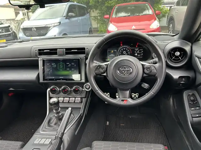 トヨタ ＧＲ８６ SZ 埼玉県 2022(令4)年 5.4万km クリスタルホワイトパール ワンオーナー/6MT/CUSCO車高調/パイオニア9インチメモリーナビ/フルセグTV/Bluetooth/CD/DVD/（AVIC-CQ912DC)/バックカメラ/クルーズコントロール/LEDヘッドライト/純正17インチAW/スペアキー1本/純正フロアマット/全方位ドライブレコーダー/（ZDR-037）/ETC/取扱説明書/新車時保証書