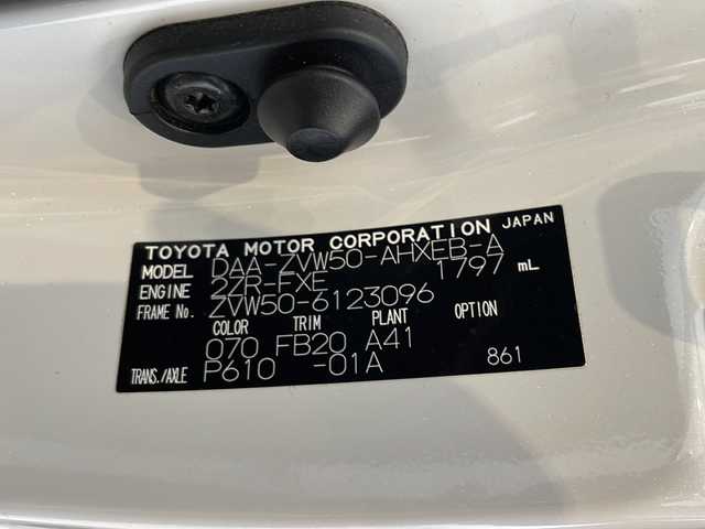 トヨタ プリウス Sセーフティプラス 福井県 2018(平30)年 3.9万km ホワイトパールクリスタルシャイン 純正ナビ/フルセグTV/バックカメラ/ETC/ドライブレコーダー/パーキングアシスト/レーダークルーズコントロール/オートライト/オートハイビーム/LEDヘッドライト/フォグランプ/コーナーセンサー/レーンキープアシスト/衝突被害軽減システム/プッシュスタート/スマートキー/純正フロアマット/ステアリングスイッチ/ウィンカーミラー