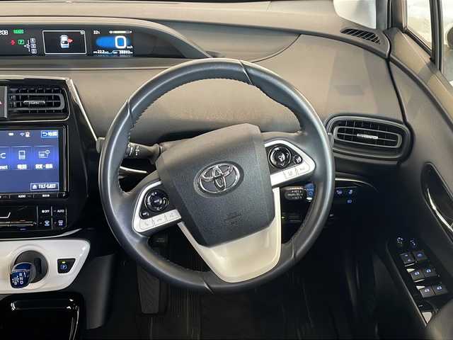 トヨタ プリウス Sセーフティプラス 福井県 2018(平30)年 3.9万km ホワイトパールクリスタルシャイン 純正ナビ/フルセグTV/バックカメラ/ETC/ドライブレコーダー/パーキングアシスト/レーダークルーズコントロール/オートライト/オートハイビーム/LEDヘッドライト/フォグランプ/コーナーセンサー/レーンキープアシスト/衝突被害軽減システム/プッシュスタート/スマートキー/純正フロアマット/ステアリングスイッチ/ウィンカーミラー