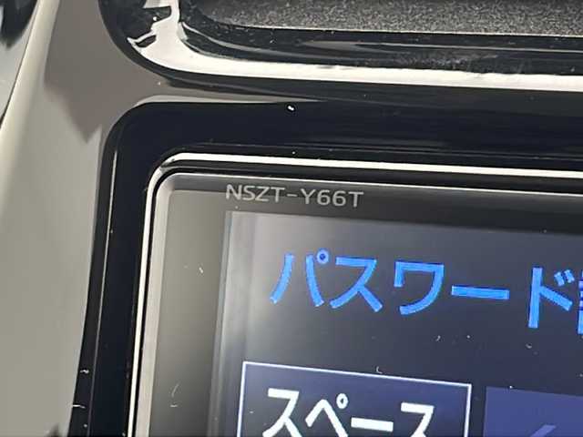 トヨタ プリウス Sセーフティプラス 千葉県 2018(平30)年 3.9万km ホワイトパールクリスタルシャイン 衝突被害軽減システム/レーンキープアシスト/コーナーセンサー（前後）/レーダークルーズコントロール/純正9インチSDナビ（NSZT-Y66T）/　（Bluetooth/CD/DVD/フルセグTV）/バックカメラ/社外ETC/純正ドライブレコーダー（前方のみ）/パワーステアリング/パーキングアシスト/純正フロアマット/オートハイビーム/LEDヘッドライト/純正15インチアルミホイール