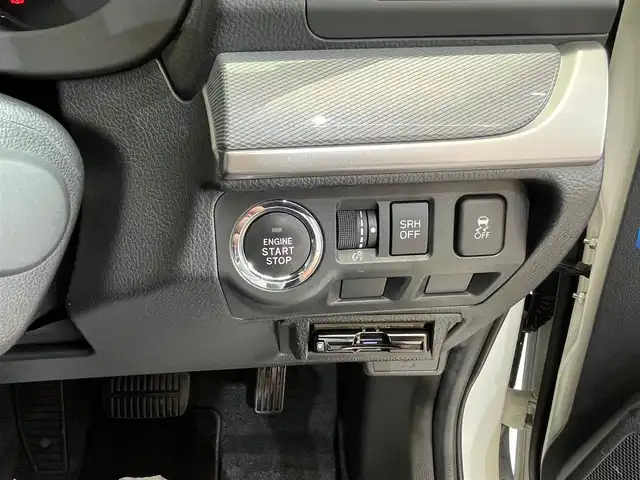 スバル フォレスター スタイルモダン 岩手県 2017(平29)年 9.1万km クリスタルホワイトP 特別仕様車/ワンオーナー/４WD/アイサイトVer.3/プリクラッシュブレーキ/全車速追従機能付きクルーズコントロール/レーンアシスト/リヤビークルディテクション/横滑り防止装置/X-MODE/ヒルディセントコントロール/アイドリングストップ/パドルシフト/ステアリング連動ヘッドランプ/パワーシート/シートヒーター/純正ナビ/（CD/DVD/フルセグ/USB/Bluetooth）/バックドア/ETC/純正17インチアルミホイール