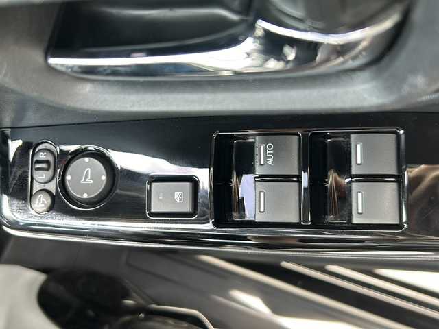 ホンダ Ｎ ＯＮＥ プレミアム ツアラー 山梨県 2022(令4)年 4万km クリスタルブラックパール 純正ナビ/Bluetooth接続/フルセグTV/DVD再生機能あり/バックカメラ/前後ドライブレコーダー/追従式クルーズコントロール/純正ビルトインETC/オートエアコン/ハーフレザーシート/前席シートヒーター/プッシュスタート/スマートキー/電動サイドブレーキ/パドルシフト/純正15インチAW/LEDヘッドライト/オートライト/衝突軽減ブレーキ