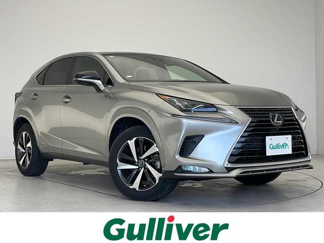 レクサス ＮＸ 300h スパイス&シック 愛知県 2020(令2)年 1.2万km ソニックチタニウム 衝突被害軽減ブレーキ/純正10インチSD（ナビあり）/三眼LEDヘッドライト/サンルーフ/レーダークルーズコントロール/シートヒーター/エアーシート/フルセグTV/CD DVD/Bluetooth/バックカメラ/電動リアゲート/パワーシート/コーナーセンサー/純正アルミホイール/ブラインドスポットモニター/パドルシフト/ステアリングヒーター/オートマチックハイビーム/ドライブレコーダー/ETC/ステアリングスイッチ/スマートキー/プッシュスタート