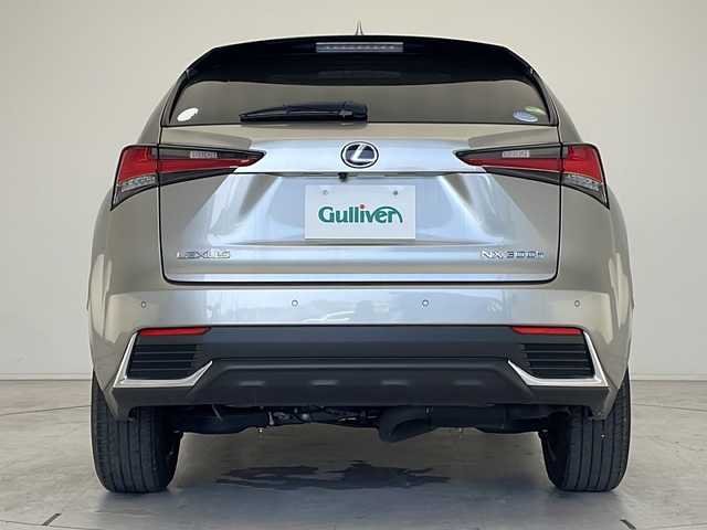 レクサス ＮＸ 300h スパイス&シック 愛知県 2020(令2)年 1.2万km ソニックチタニウム 衝突被害軽減ブレーキ/純正10インチSD（ナビあり）/三眼LEDヘッドライト/サンルーフ/レーダークルーズコントロール/シートヒーター/エアーシート/フルセグTV/CD DVD/Bluetooth/バックカメラ/電動リアゲート/パワーシート/コーナーセンサー/純正アルミホイール/ブラインドスポットモニター/パドルシフト/ステアリングヒーター/オートマチックハイビーム/ドライブレコーダー/ETC/ステアリングスイッチ/スマートキー/プッシュスタート