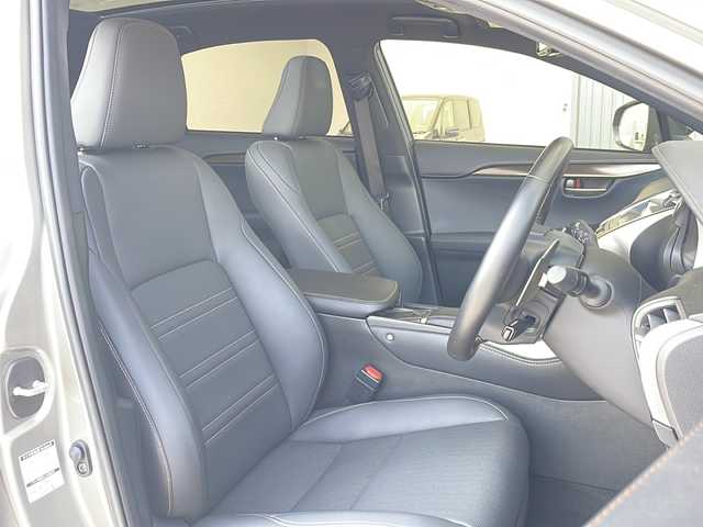 レクサス ＮＸ 300h スパイス&シック 愛知県 2020(令2)年 1.2万km ソニックチタニウム 衝突被害軽減ブレーキ/純正10インチSD（ナビあり）/三眼LEDヘッドライト/サンルーフ/レーダークルーズコントロール/シートヒーター/エアーシート/フルセグTV/CD DVD/Bluetooth/バックカメラ/電動リアゲート/パワーシート/コーナーセンサー/純正アルミホイール/ブラインドスポットモニター/パドルシフト/ステアリングヒーター/オートマチックハイビーム/ドライブレコーダー/ETC/ステアリングスイッチ/スマートキー/プッシュスタート