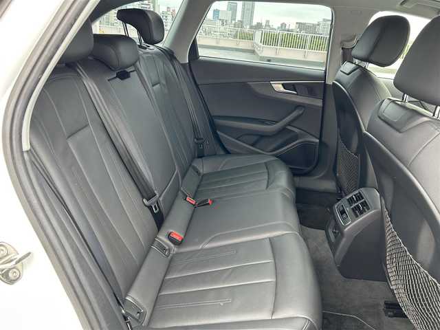 アウディ Ａ４ オールロードクワトロ 東京都 2016(平28)年 4.6万km 白 ４WD/ラグジュアリーパッケージ/マトリクスLEDヘッドライト/純正ナビ（CD/BT/地デジTV)/バックカメラ・全周囲カメラ/黒皮シート/BANG&OLUFSENスピーカー/シートヒーター/ヒーテッドミラー/純正１８インチアルミ/クルーズコントロール/アイドリングストップ/D席パワーシート/ドライブレコーダー（DRY-WiFiV5)/パドルシフト/パワーバックドア/荷室ラゲッジカバー/スペアキー１本/保証書・取説