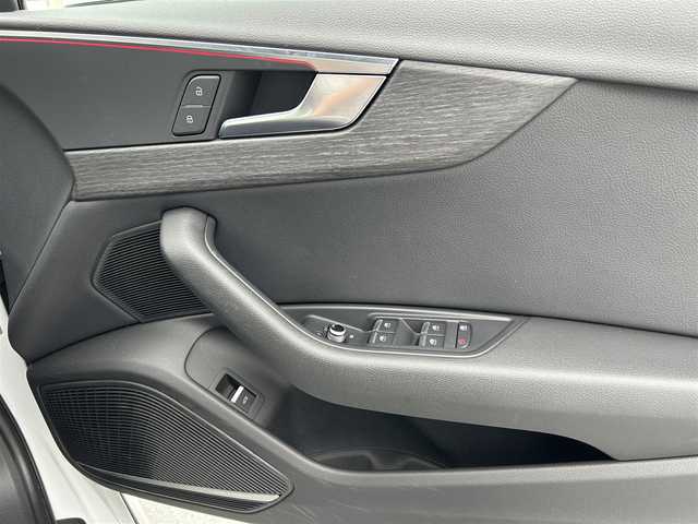 アウディ Ａ４ オールロードクワトロ 東京都 2016(平28)年 4.6万km 白 ４WD/ラグジュアリーパッケージ/マトリクスLEDヘッドライト/純正ナビ（CD/BT/地デジTV)/バックカメラ・全周囲カメラ/黒皮シート/BANG&OLUFSENスピーカー/シートヒーター/ヒーテッドミラー/純正１８インチアルミ/クルーズコントロール/アイドリングストップ/D席パワーシート/ドライブレコーダー（DRY-WiFiV5)/パドルシフト/パワーバックドア/荷室ラゲッジカバー/スペアキー１本/保証書・取説