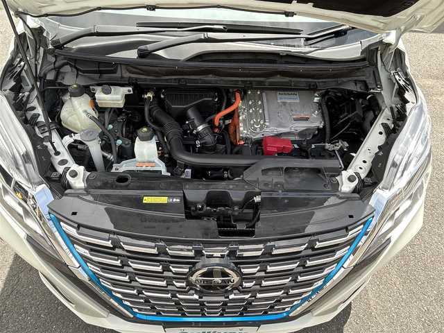 日産 セレナ e－パワー ハイウェイスター V 佐賀県 2020(令2)年 7.8万km ブリリアントホワイトパール 2トーン 7人乗り/プロパイロット/エマージェンシーブレーキ/インテリジェントクルーズコントロール/インテリジェントパーキングアシスト/LDW/LDI/BSI/BSW/前後ソナー/純正10インチSDナビ/・全方位カメラ/・フルセグTV/BT/CD/DVD/純正フリップダウンモニター/純正ドライブレコーダー(DJ4-D)/ハンズフリー両側パワースライドドア/純正16インチAW/LEDヘッドライト/オートライト/プッシュスタート/電動パーキングスイッチ/ETC/リアサンシェード/電動格納ミラー/ドアバイザー/ISOFIX/エアバックW/サイド/カーテン/スペアキー×１