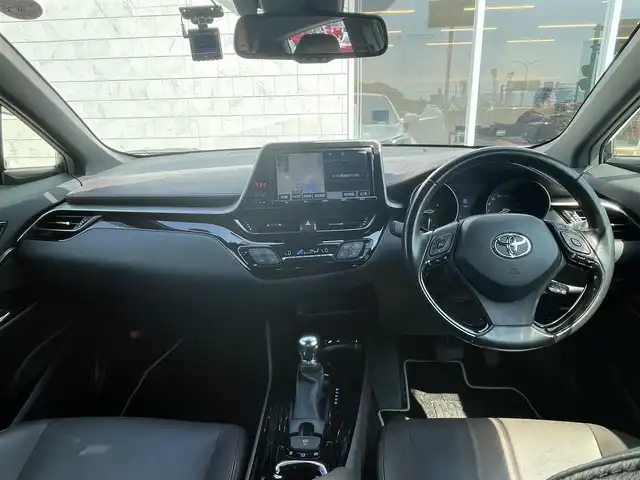 トヨタ Ｃ－ＨＲ G LEDエディション 宮崎県 2017(平29)年 10.1万km ホワイトパールクリスタルシャイン ワンオーナー/純正ナビ「NSZT-Y66T」/(AM.FM.Bluetooth.DVD.CD.USB.HDMI)/フルセグTV/バックカメラ/ETC/ドライブレコーダー/クルーズコントロール/シートヒーター/オートライト/オートマチックハイビーム/オートエアコン/衝突軽減ブレーキ/レーンキープアシスト/横滑り防止機能/スマートキー/電格ミラー/パワーステアリング/パワーウィンドウ/アイドリングストップ