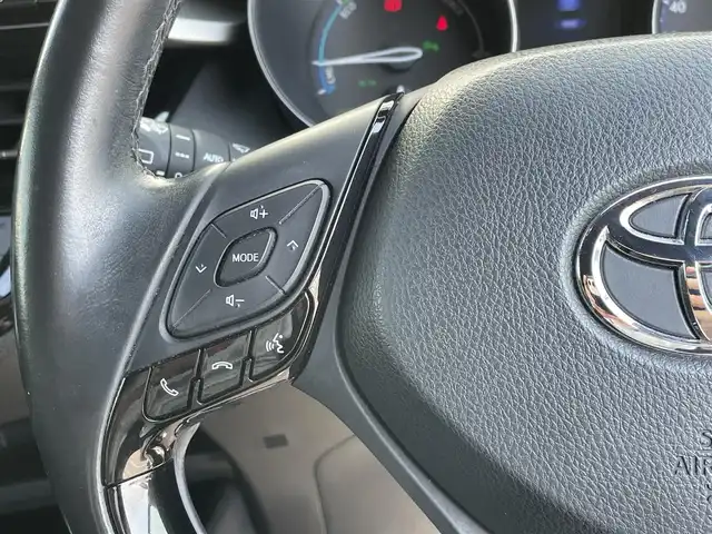 トヨタ Ｃ－ＨＲ G LEDエディション 宮崎県 2017(平29)年 10.1万km ホワイトパールクリスタルシャイン ワンオーナー/純正ナビ「NSZT-Y66T」/(AM.FM.Bluetooth.DVD.CD.USB.HDMI)/フルセグTV/バックカメラ/ETC/ドライブレコーダー/クルーズコントロール/シートヒーター/オートライト/オートマチックハイビーム/オートエアコン/衝突軽減ブレーキ/レーンキープアシスト/横滑り防止機能/スマートキー/電格ミラー/パワーステアリング/パワーウィンドウ/アイドリングストップ
