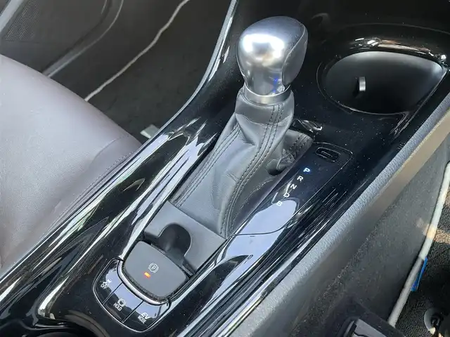 トヨタ Ｃ－ＨＲ G LEDエディション 宮崎県 2017(平29)年 10.1万km ホワイトパールクリスタルシャイン ワンオーナー/純正ナビ「NSZT-Y66T」/(AM.FM.Bluetooth.DVD.CD.USB.HDMI)/フルセグTV/バックカメラ/ETC/ドライブレコーダー/クルーズコントロール/シートヒーター/オートライト/オートマチックハイビーム/オートエアコン/衝突軽減ブレーキ/レーンキープアシスト/横滑り防止機能/スマートキー/電格ミラー/パワーステアリング/パワーウィンドウ/アイドリングストップ