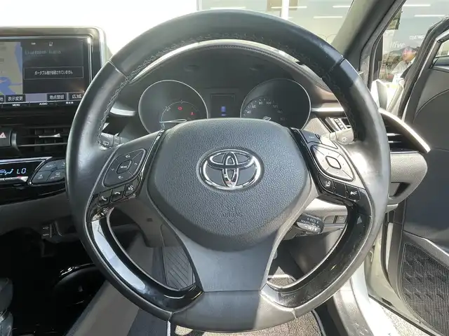 トヨタ Ｃ－ＨＲ G LEDエディション 宮崎県 2017(平29)年 10.1万km ホワイトパールクリスタルシャイン ワンオーナー/純正ナビ「NSZT-Y66T」/(AM.FM.Bluetooth.DVD.CD.USB.HDMI)/フルセグTV/バックカメラ/ETC/ドライブレコーダー/クルーズコントロール/シートヒーター/オートライト/オートマチックハイビーム/オートエアコン/衝突軽減ブレーキ/レーンキープアシスト/横滑り防止機能/スマートキー/電格ミラー/パワーステアリング/パワーウィンドウ/アイドリングストップ