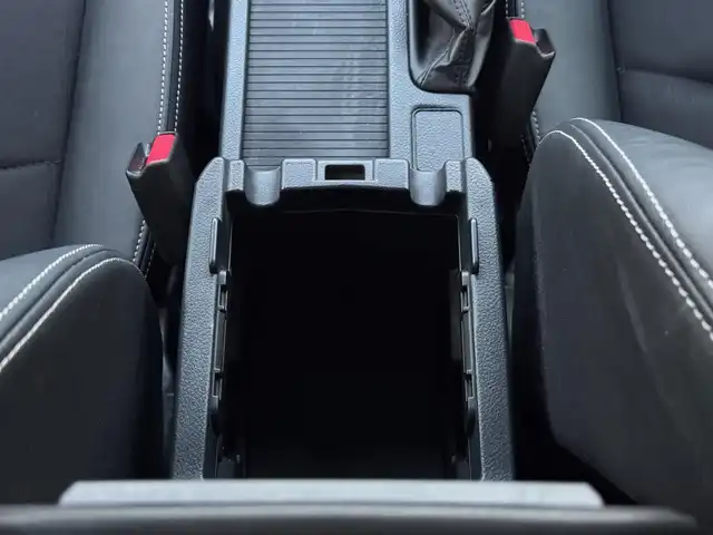 スバル インプレッサ スポーツ 1．6i－S 滋賀県 2015(平27)年 3.3万km アイスシルバーメタリック ワンオーナー/ケンウッドCDオーディオ/　CD USB ラジオ/ドライブレコーダー/ビルトインETC/パドルシフト/純正フロアマット/純正ドアバイザー/スペアキー/