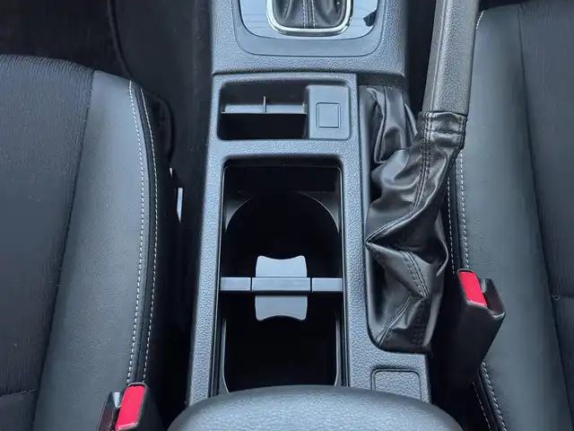 スバル インプレッサ スポーツ 1．6i－S 滋賀県 2015(平27)年 3.3万km アイスシルバーメタリック ワンオーナー/ケンウッドCDオーディオ/　CD USB ラジオ/ドライブレコーダー/ビルトインETC/パドルシフト/純正フロアマット/純正ドアバイザー/スペアキー/