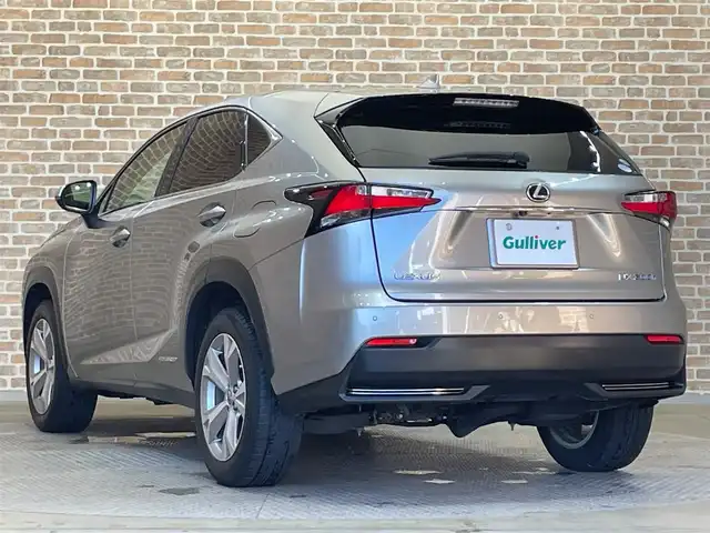 レクサス ＮＸ 300h バージョンL 岩手県 2015(平27)年 9.2万km ソニックチタニウム ワンオーナー/４WD/三眼フルLEDヘッドランプ/ムーンルーフ/本革シート/マークレビンソンプレミアムサラウンドサウンドシステム/パワーバックドア/電動格納・リクライニングリヤシート/クルーズコントロール/クリアランスソナー/オートブレーキホールド/パドルシフト/パワーシート/シートヒーター/シートベンチレーション/ステアリングヒーター/AC100V100Wアクセサリーコンセント/純正ナビ/フルセグTV/TVキャンセラー/Blu-rayDisc再生機能/ETC2.0/ドライブレコーダー/バックカメラ・サイドカメラ/純正18インチアルミホイール