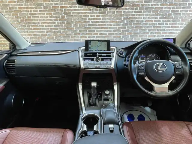 レクサス ＮＸ 300h バージョンL 岩手県 2015(平27)年 9.2万km ソニックチタニウム ワンオーナー/４WD/三眼フルLEDヘッドランプ/ムーンルーフ/本革シート/マークレビンソンプレミアムサラウンドサウンドシステム/パワーバックドア/電動格納・リクライニングリヤシート/クルーズコントロール/クリアランスソナー/オートブレーキホールド/パドルシフト/パワーシート/シートヒーター/シートベンチレーション/ステアリングヒーター/AC100V100Wアクセサリーコンセント/純正ナビ/フルセグTV/TVキャンセラー/Blu-rayDisc再生機能/ETC2.0/ドライブレコーダー/バックカメラ・サイドカメラ/純正18インチアルミホイール