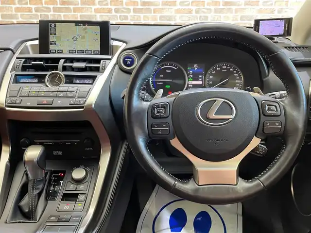 レクサス ＮＸ 300h バージョンL 岩手県 2015(平27)年 9.2万km ソニックチタニウム ワンオーナー/４WD/三眼フルLEDヘッドランプ/ムーンルーフ/本革シート/マークレビンソンプレミアムサラウンドサウンドシステム/パワーバックドア/電動格納・リクライニングリヤシート/クルーズコントロール/クリアランスソナー/オートブレーキホールド/パドルシフト/パワーシート/シートヒーター/シートベンチレーション/ステアリングヒーター/AC100V100Wアクセサリーコンセント/純正ナビ/フルセグTV/TVキャンセラー/Blu-rayDisc再生機能/ETC2.0/ドライブレコーダー/バックカメラ・サイドカメラ/純正18インチアルミホイール