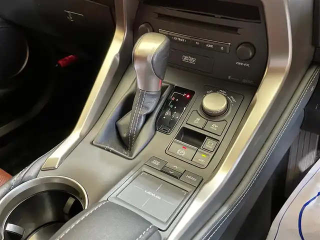レクサス ＮＸ 300h バージョンL 岩手県 2015(平27)年 9.2万km ソニックチタニウム ワンオーナー/４WD/三眼フルLEDヘッドランプ/ムーンルーフ/本革シート/マークレビンソンプレミアムサラウンドサウンドシステム/パワーバックドア/電動格納・リクライニングリヤシート/クルーズコントロール/クリアランスソナー/オートブレーキホールド/パドルシフト/パワーシート/シートヒーター/シートベンチレーション/ステアリングヒーター/AC100V100Wアクセサリーコンセント/純正ナビ/フルセグTV/TVキャンセラー/Blu-rayDisc再生機能/ETC2.0/ドライブレコーダー/バックカメラ・サイドカメラ/純正18インチアルミホイール