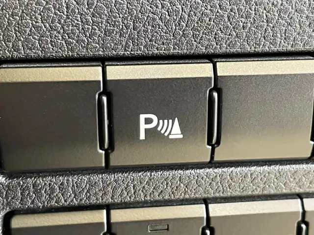 レクサス ＮＸ 300h バージョンL 岩手県 2015(平27)年 9.2万km ソニックチタニウム ワンオーナー/４WD/三眼フルLEDヘッドランプ/ムーンルーフ/本革シート/マークレビンソンプレミアムサラウンドサウンドシステム/パワーバックドア/電動格納・リクライニングリヤシート/クルーズコントロール/クリアランスソナー/オートブレーキホールド/パドルシフト/パワーシート/シートヒーター/シートベンチレーション/ステアリングヒーター/AC100V100Wアクセサリーコンセント/純正ナビ/フルセグTV/TVキャンセラー/Blu-rayDisc再生機能/ETC2.0/ドライブレコーダー/バックカメラ・サイドカメラ/純正18インチアルミホイール