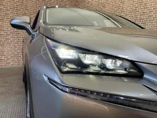 レクサス ＮＸ 300h バージョンL 岩手県 2015(平27)年 9.2万km ソニックチタニウム ワンオーナー/４WD/三眼フルLEDヘッドランプ/ムーンルーフ/本革シート/マークレビンソンプレミアムサラウンドサウンドシステム/パワーバックドア/電動格納・リクライニングリヤシート/クルーズコントロール/クリアランスソナー/オートブレーキホールド/パドルシフト/パワーシート/シートヒーター/シートベンチレーション/ステアリングヒーター/AC100V100Wアクセサリーコンセント/純正ナビ/フルセグTV/TVキャンセラー/Blu-rayDisc再生機能/ETC2.0/ドライブレコーダー/バックカメラ・サイドカメラ/純正18インチアルミホイール