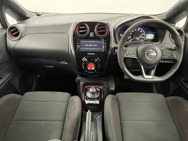 日産 ノート e－パワー ニスモ 福岡県 2019(令1)年 4万km ブリリアントホワイトパール 純正ナビ　/アラウンドビューモニター　/デジタルルームミラー　/ＥＴＣ　/前方ドライブレコーダー　/インテリジェントクルーズコントロール　/エマージェンシーブレーキ　/レーンキープ　/純正ＮＩＳＭＯ１６インチＡＷ