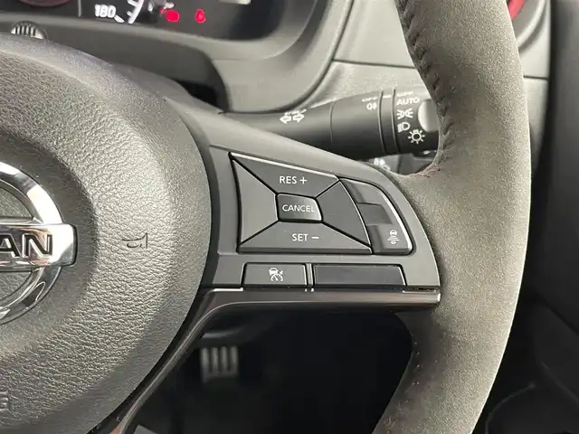 日産 ノート e－パワー ニスモ 福岡県 2019(令1)年 4万km ブリリアントホワイトパール 純正ナビ　/アラウンドビューモニター　/デジタルルームミラー　/ＥＴＣ　/前方ドライブレコーダー　/インテリジェントクルーズコントロール　/エマージェンシーブレーキ　/レーンキープ　/純正ＮＩＳＭＯ１６インチＡＷ