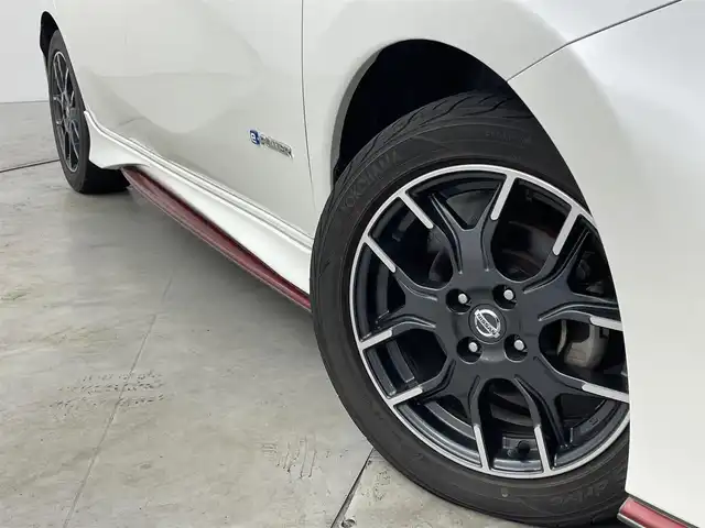 日産 ノート e－パワー ニスモ 福岡県 2019(令1)年 4万km ブリリアントホワイトパール 純正ナビ　/アラウンドビューモニター　/デジタルルームミラー　/ＥＴＣ　/前方ドライブレコーダー　/インテリジェントクルーズコントロール　/エマージェンシーブレーキ　/レーンキープ　/純正ＮＩＳＭＯ１６インチＡＷ