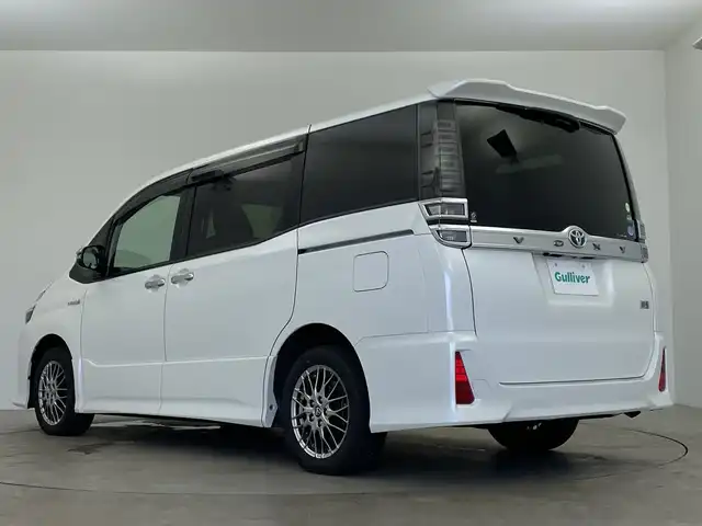 トヨタ ヴォクシー ハイブリッド ZS 煌 鹿児島県 2018(平30)年 5.7万km ホワイトパールクリスタルシャイン Toyota Safety Sense/・プリクラッシュセーフティ/・レーンディパーチャーアラート/・オートハイビーム/クルーズコントロール/両側パワースライドドア/純正9型ナビ/（フルセグV/DVD/CD/Bluetooth）/バックカメラ/革巻きステアリング/ステアリングスイッチ/前席シートヒーター/ETC/LEDヘッドライト/ウインカーミラー/純正16インチアルミホイル/スマートキー/保証書/取扱説明書