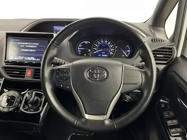 トヨタ ヴォクシー ハイブリッド ZS 煌 鹿児島県 2018(平30)年 5.7万km ホワイトパールクリスタルシャイン Toyota Safety Sense/・プリクラッシュセーフティ/・レーンディパーチャーアラート/・オートハイビーム/クルーズコントロール/両側パワースライドドア/純正9型ナビ/（フルセグV/DVD/CD/Bluetooth）/バックカメラ/革巻きステアリング/ステアリングスイッチ/前席シートヒーター/ETC/LEDヘッドライト/ウインカーミラー/純正16インチアルミホイル/スマートキー/保証書/取扱説明書