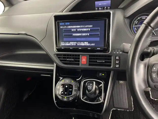 トヨタ ヴォクシー ハイブリッド ZS 煌 鹿児島県 2018(平30)年 5.7万km ホワイトパールクリスタルシャイン Toyota Safety Sense/・プリクラッシュセーフティ/・レーンディパーチャーアラート/・オートハイビーム/クルーズコントロール/両側パワースライドドア/純正9型ナビ/（フルセグV/DVD/CD/Bluetooth）/バックカメラ/革巻きステアリング/ステアリングスイッチ/前席シートヒーター/ETC/LEDヘッドライト/ウインカーミラー/純正16インチアルミホイル/スマートキー/保証書/取扱説明書