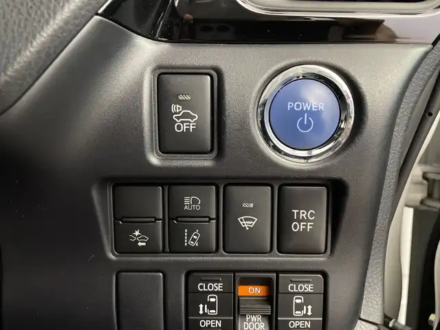 トヨタ ヴォクシー ハイブリッド ZS 煌 鹿児島県 2018(平30)年 5.7万km ホワイトパールクリスタルシャイン Toyota Safety Sense/・プリクラッシュセーフティ/・レーンディパーチャーアラート/・オートハイビーム/クルーズコントロール/両側パワースライドドア/純正9型ナビ/（フルセグV/DVD/CD/Bluetooth）/バックカメラ/革巻きステアリング/ステアリングスイッチ/前席シートヒーター/ETC/LEDヘッドライト/ウインカーミラー/純正16インチアルミホイル/スマートキー/保証書/取扱説明書