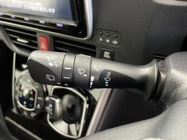 トヨタ ヴォクシー ハイブリッド ZS 煌 鹿児島県 2018(平30)年 5.7万km ホワイトパールクリスタルシャイン Toyota Safety Sense/・プリクラッシュセーフティ/・レーンディパーチャーアラート/・オートハイビーム/クルーズコントロール/両側パワースライドドア/純正9型ナビ/（フルセグV/DVD/CD/Bluetooth）/バックカメラ/革巻きステアリング/ステアリングスイッチ/前席シートヒーター/ETC/LEDヘッドライト/ウインカーミラー/純正16インチアルミホイル/スマートキー/保証書/取扱説明書