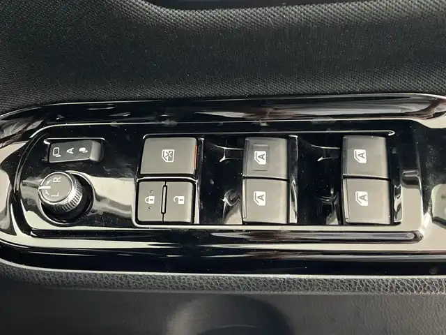 トヨタ ヴォクシー ハイブリッド ZS 煌 鹿児島県 2018(平30)年 5.7万km ホワイトパールクリスタルシャイン Toyota Safety Sense/・プリクラッシュセーフティ/・レーンディパーチャーアラート/・オートハイビーム/クルーズコントロール/両側パワースライドドア/純正9型ナビ/（フルセグV/DVD/CD/Bluetooth）/バックカメラ/革巻きステアリング/ステアリングスイッチ/前席シートヒーター/ETC/LEDヘッドライト/ウインカーミラー/純正16インチアルミホイル/スマートキー/保証書/取扱説明書