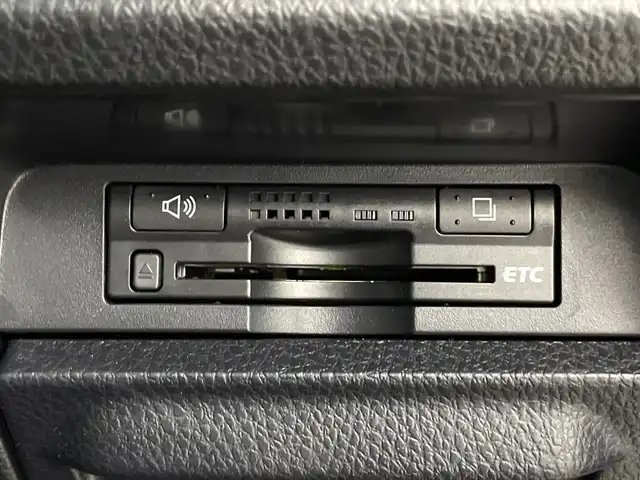 トヨタ ヴォクシー ハイブリッド ZS 煌 鹿児島県 2018(平30)年 5.7万km ホワイトパールクリスタルシャイン Toyota Safety Sense/・プリクラッシュセーフティ/・レーンディパーチャーアラート/・オートハイビーム/クルーズコントロール/両側パワースライドドア/純正9型ナビ/（フルセグV/DVD/CD/Bluetooth）/バックカメラ/革巻きステアリング/ステアリングスイッチ/前席シートヒーター/ETC/LEDヘッドライト/ウインカーミラー/純正16インチアルミホイル/スマートキー/保証書/取扱説明書