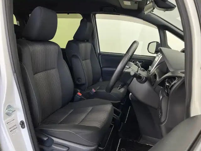 トヨタ ヴォクシー ハイブリッド ZS 煌 鹿児島県 2018(平30)年 5.7万km ホワイトパールクリスタルシャイン Toyota Safety Sense/・プリクラッシュセーフティ/・レーンディパーチャーアラート/・オートハイビーム/クルーズコントロール/両側パワースライドドア/純正9型ナビ/（フルセグV/DVD/CD/Bluetooth）/バックカメラ/革巻きステアリング/ステアリングスイッチ/前席シートヒーター/ETC/LEDヘッドライト/ウインカーミラー/純正16インチアルミホイル/スマートキー/保証書/取扱説明書