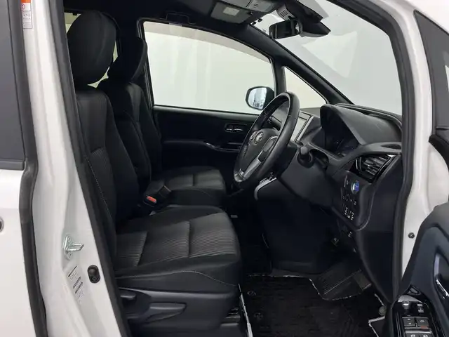 トヨタ ヴォクシー ハイブリッド ZS 煌 鹿児島県 2018(平30)年 5.7万km ホワイトパールクリスタルシャイン Toyota Safety Sense/・プリクラッシュセーフティ/・レーンディパーチャーアラート/・オートハイビーム/クルーズコントロール/両側パワースライドドア/純正9型ナビ/（フルセグV/DVD/CD/Bluetooth）/バックカメラ/革巻きステアリング/ステアリングスイッチ/前席シートヒーター/ETC/LEDヘッドライト/ウインカーミラー/純正16インチアルミホイル/スマートキー/保証書/取扱説明書