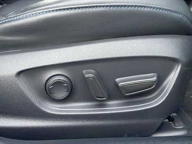 トヨタ プリウス A ツーリングセレクション 山梨県 2019(平31)年 4.1万km ホワイトパールクリスタルシャイン トヨタセーフティセンス/　・レーンディパーチャーアラート/　・レーダークルーズコントロール/　・オートマチックハイビーム/　・プリクラッシュセーフティシステム/　・クリアランスソナー/　・パーキングサポートブレーキ/　・ブラインドスポットモニター/　・リアクロストラフィックアラート/TRDエアロ/　(フロント、サイド、リア)/純正SDナビ/　(CD/DVD/SD/USB/BT/フルセグ)/バックカメラ/LEDオートライト/LEDフォグランプ/シートヒーター/純正17インチアルミホイール/スマートキー/ビルトインETC2.0