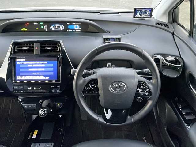 トヨタ プリウス A ツーリングセレクション 山梨県 2019(平31)年 4.1万km ホワイトパールクリスタルシャイン トヨタセーフティセンス/　・レーンディパーチャーアラート/　・レーダークルーズコントロール/　・オートマチックハイビーム/　・プリクラッシュセーフティシステム/　・クリアランスソナー/　・パーキングサポートブレーキ/　・ブラインドスポットモニター/　・リアクロストラフィックアラート/TRDエアロ/　(フロント、サイド、リア)/純正SDナビ/　(CD/DVD/SD/USB/BT/フルセグ)/バックカメラ/LEDオートライト/LEDフォグランプ/シートヒーター/純正17インチアルミホイール/スマートキー/ビルトインETC2.0