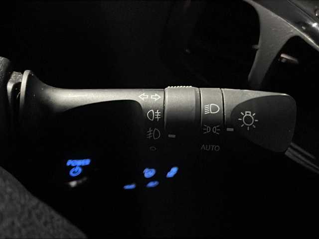 トヨタ プリウス A ツーリングセレクション 山梨県 2019(平31)年 4.1万km ホワイトパールクリスタルシャイン トヨタセーフティセンス/　・レーンディパーチャーアラート/　・レーダークルーズコントロール/　・オートマチックハイビーム/　・プリクラッシュセーフティシステム/　・クリアランスソナー/　・パーキングサポートブレーキ/　・ブラインドスポットモニター/　・リアクロストラフィックアラート/TRDエアロ/　(フロント、サイド、リア)/純正SDナビ/　(CD/DVD/SD/USB/BT/フルセグ)/バックカメラ/LEDオートライト/LEDフォグランプ/シートヒーター/純正17インチアルミホイール/スマートキー/ビルトインETC2.0