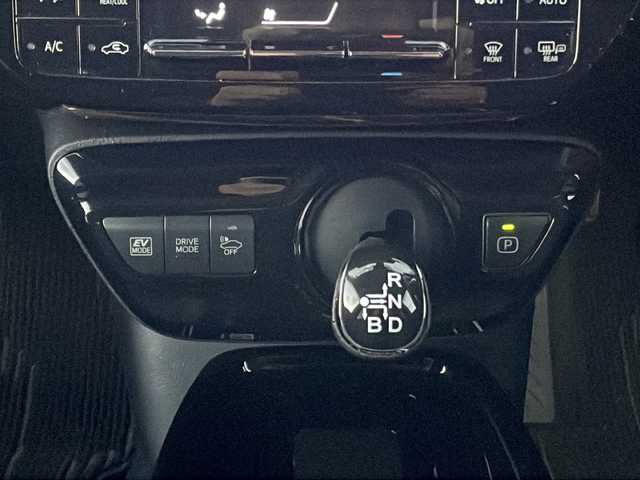 トヨタ プリウス A ツーリングセレクション 山梨県 2019(平31)年 4.1万km ホワイトパールクリスタルシャイン トヨタセーフティセンス/　・レーンディパーチャーアラート/　・レーダークルーズコントロール/　・オートマチックハイビーム/　・プリクラッシュセーフティシステム/　・クリアランスソナー/　・パーキングサポートブレーキ/　・ブラインドスポットモニター/　・リアクロストラフィックアラート/TRDエアロ/　(フロント、サイド、リア)/純正SDナビ/　(CD/DVD/SD/USB/BT/フルセグ)/バックカメラ/LEDオートライト/LEDフォグランプ/シートヒーター/純正17インチアルミホイール/スマートキー/ビルトインETC2.0