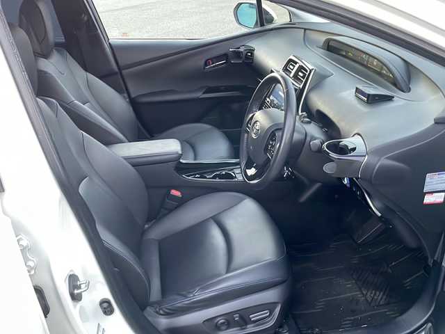 トヨタ プリウス A ツーリングセレクション 山梨県 2019(平31)年 4.1万km ホワイトパールクリスタルシャイン トヨタセーフティセンス/　・レーンディパーチャーアラート/　・レーダークルーズコントロール/　・オートマチックハイビーム/　・プリクラッシュセーフティシステム/　・クリアランスソナー/　・パーキングサポートブレーキ/　・ブラインドスポットモニター/　・リアクロストラフィックアラート/TRDエアロ/　(フロント、サイド、リア)/純正SDナビ/　(CD/DVD/SD/USB/BT/フルセグ)/バックカメラ/LEDオートライト/LEDフォグランプ/シートヒーター/純正17インチアルミホイール/スマートキー/ビルトインETC2.0