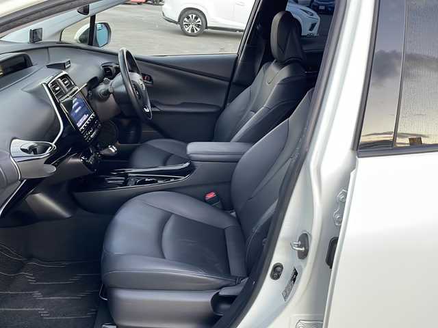 トヨタ プリウス A ツーリングセレクション 山梨県 2019(平31)年 4.1万km ホワイトパールクリスタルシャイン トヨタセーフティセンス/　・レーンディパーチャーアラート/　・レーダークルーズコントロール/　・オートマチックハイビーム/　・プリクラッシュセーフティシステム/　・クリアランスソナー/　・パーキングサポートブレーキ/　・ブラインドスポットモニター/　・リアクロストラフィックアラート/TRDエアロ/　(フロント、サイド、リア)/純正SDナビ/　(CD/DVD/SD/USB/BT/フルセグ)/バックカメラ/LEDオートライト/LEDフォグランプ/シートヒーター/純正17インチアルミホイール/スマートキー/ビルトインETC2.0