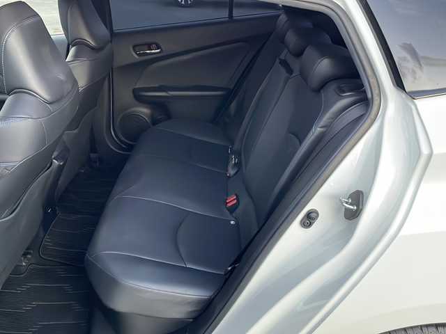 トヨタ プリウス A ツーリングセレクション 山梨県 2019(平31)年 4.1万km ホワイトパールクリスタルシャイン トヨタセーフティセンス/　・レーンディパーチャーアラート/　・レーダークルーズコントロール/　・オートマチックハイビーム/　・プリクラッシュセーフティシステム/　・クリアランスソナー/　・パーキングサポートブレーキ/　・ブラインドスポットモニター/　・リアクロストラフィックアラート/TRDエアロ/　(フロント、サイド、リア)/純正SDナビ/　(CD/DVD/SD/USB/BT/フルセグ)/バックカメラ/LEDオートライト/LEDフォグランプ/シートヒーター/純正17インチアルミホイール/スマートキー/ビルトインETC2.0